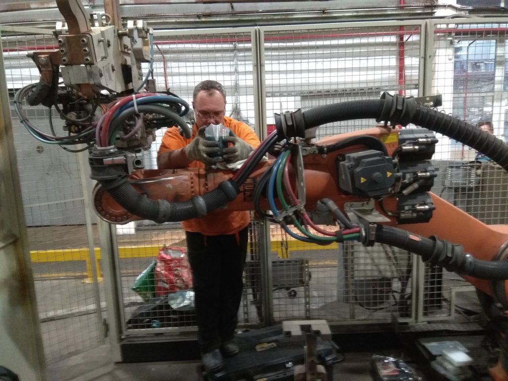 Техническое обслуживание роботов