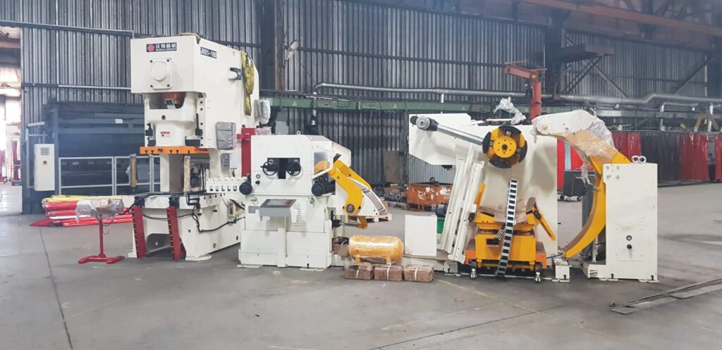 Автоматизированная линия на базе пресса 160 тонн и устройства «3-в-1»